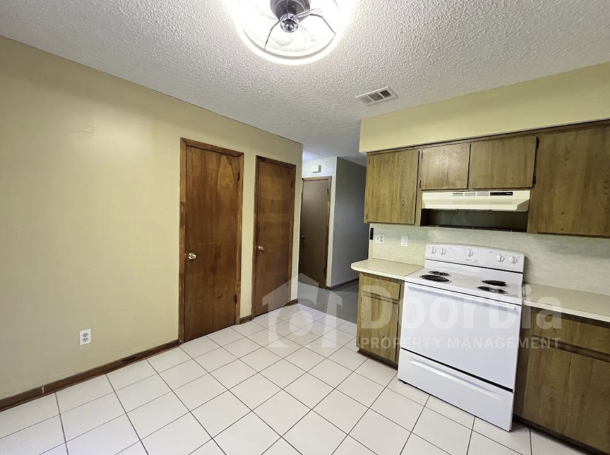 7496 Necia Dr S - Photo 7 of 17