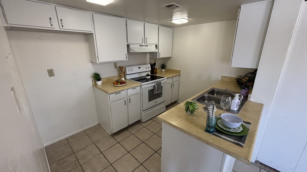 1730 W Emelita Ave - Photo 5 of 22