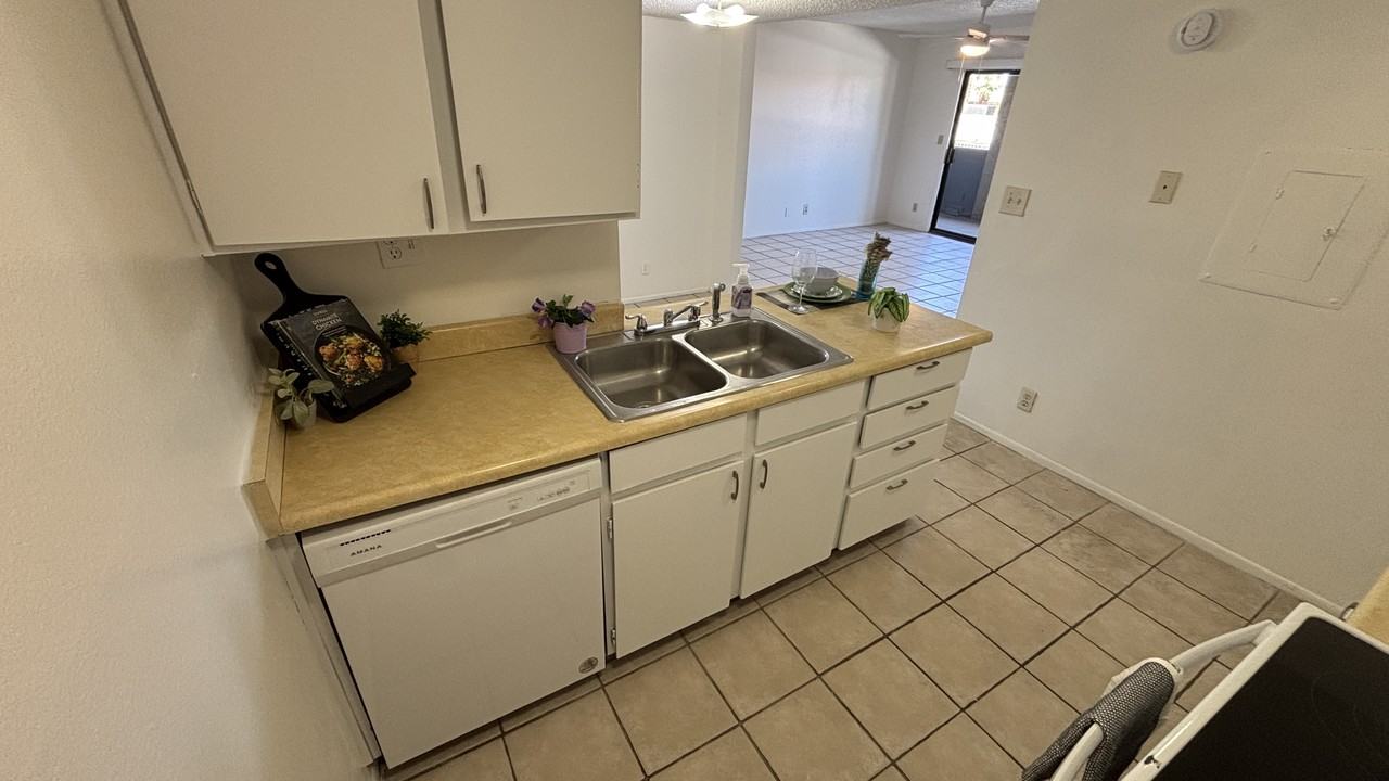 1730 W Emelita Ave - Photo 7 of 22