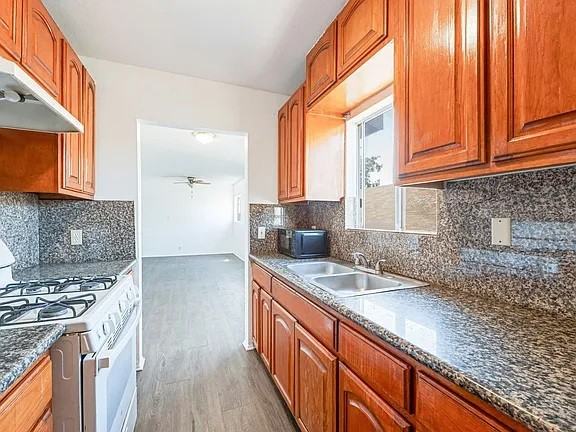 333 W 61st St #3 - Photo 4 of 22