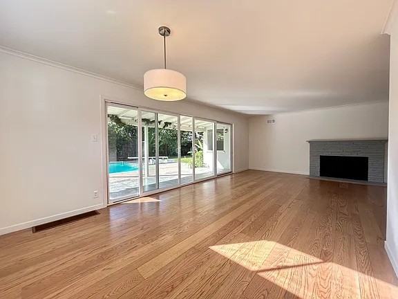 1111 Hobart St - Photo 3 of 13