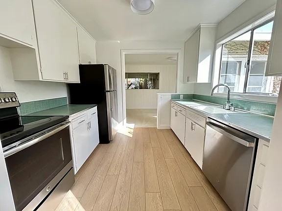 1111 Hobart St - Photo 5 of 13