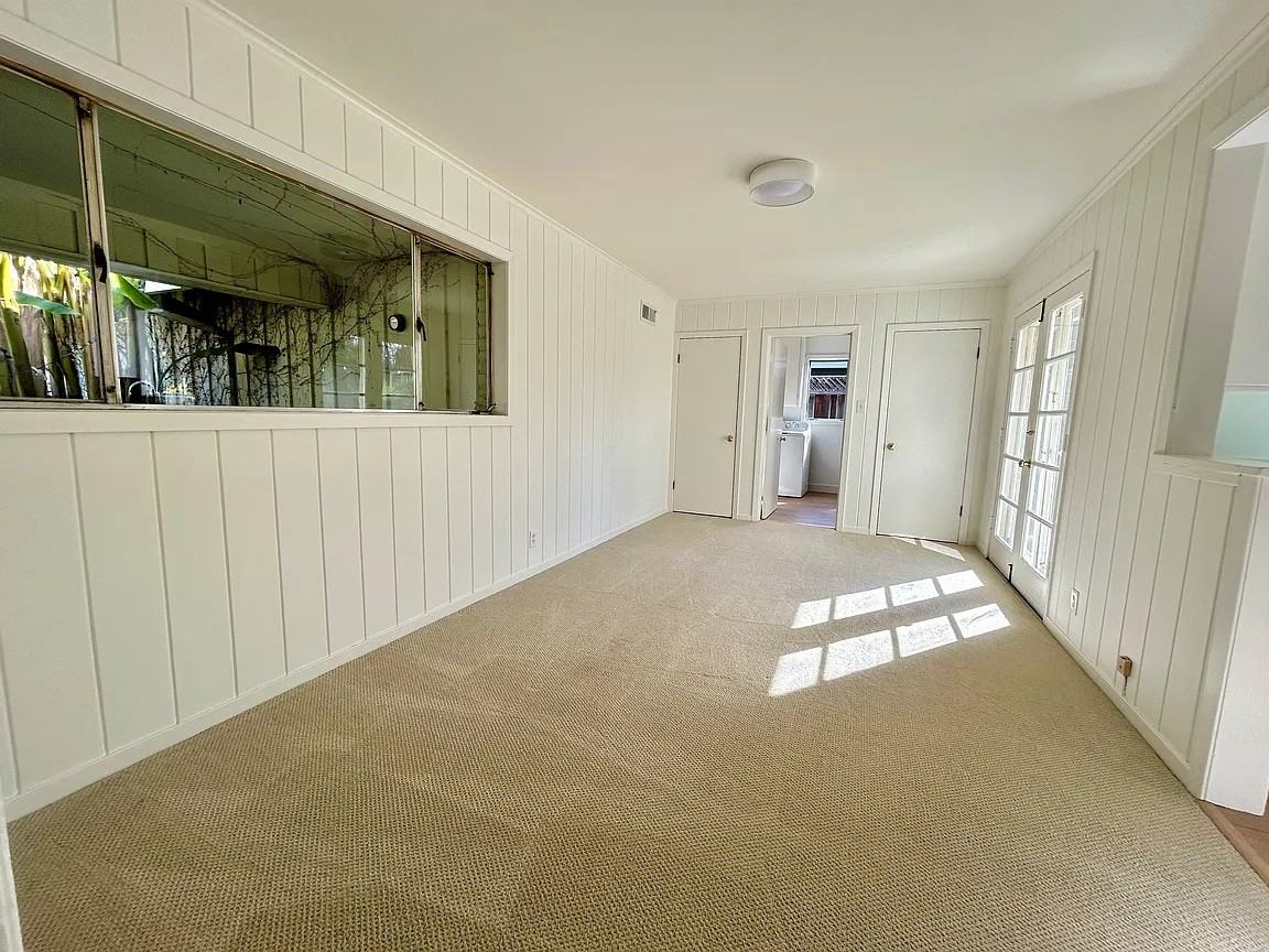 1111 Hobart St - Photo 6 of 13