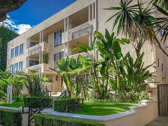 411 N Palm Dr - Photo 3 of 16