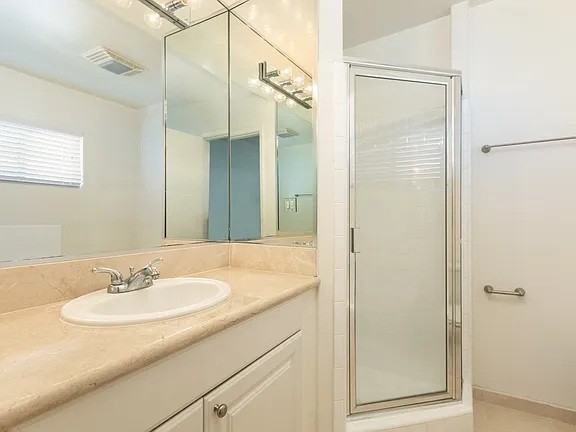 411 N Palm Dr - Photo 6 of 16