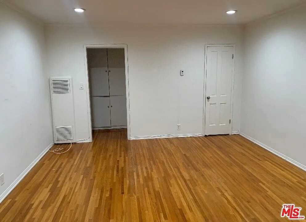 617 Ocean Ave #L - Photo 3 of 15
