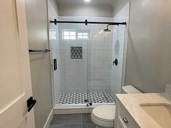 370 N Wilton Pl - Photo 3 of 10