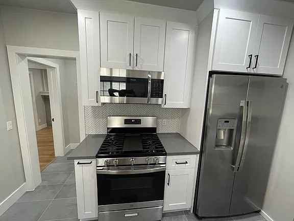 370 N Wilton Pl - Photo 5 of 10
