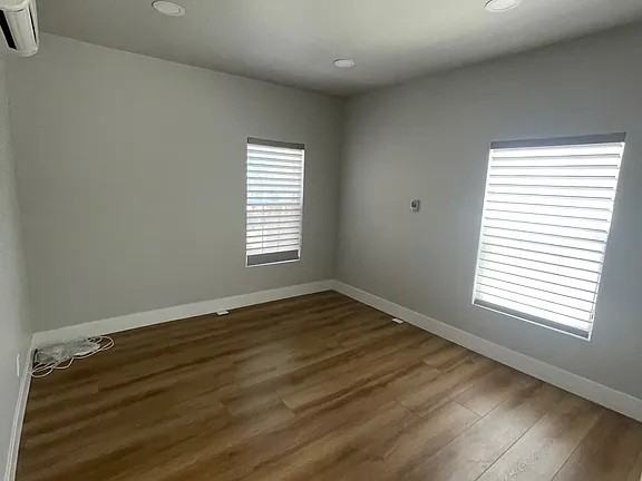 370 N Wilton Pl - Photo 6 of 10