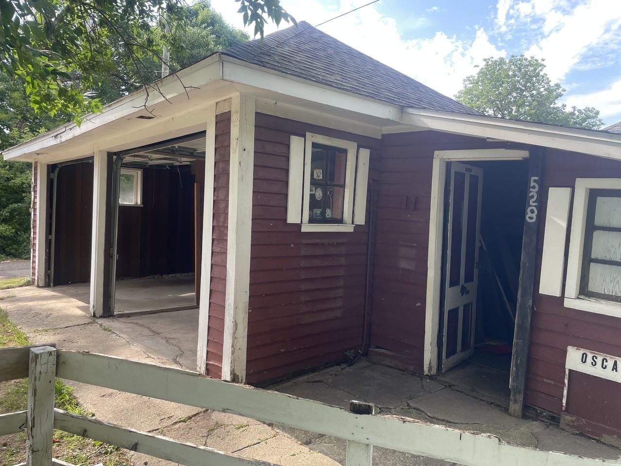 214 W Vasa Ave - Photo 2 of 12