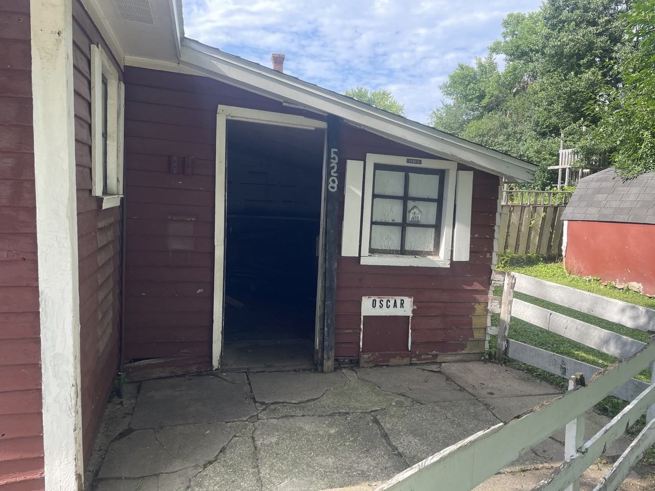 214 W Vasa Ave - Photo 3 of 12
