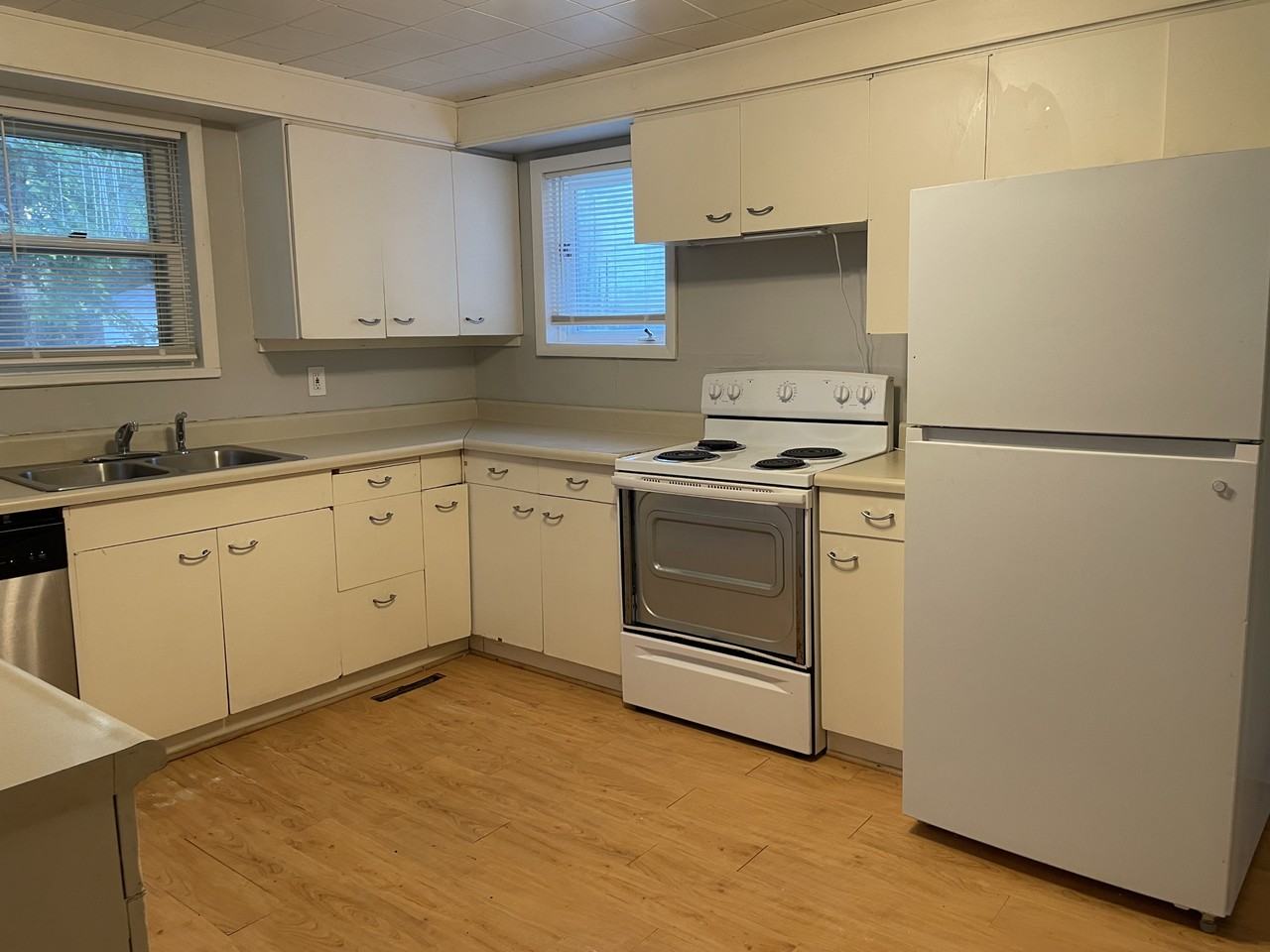 214 W Vasa Ave - Photo 7 of 12