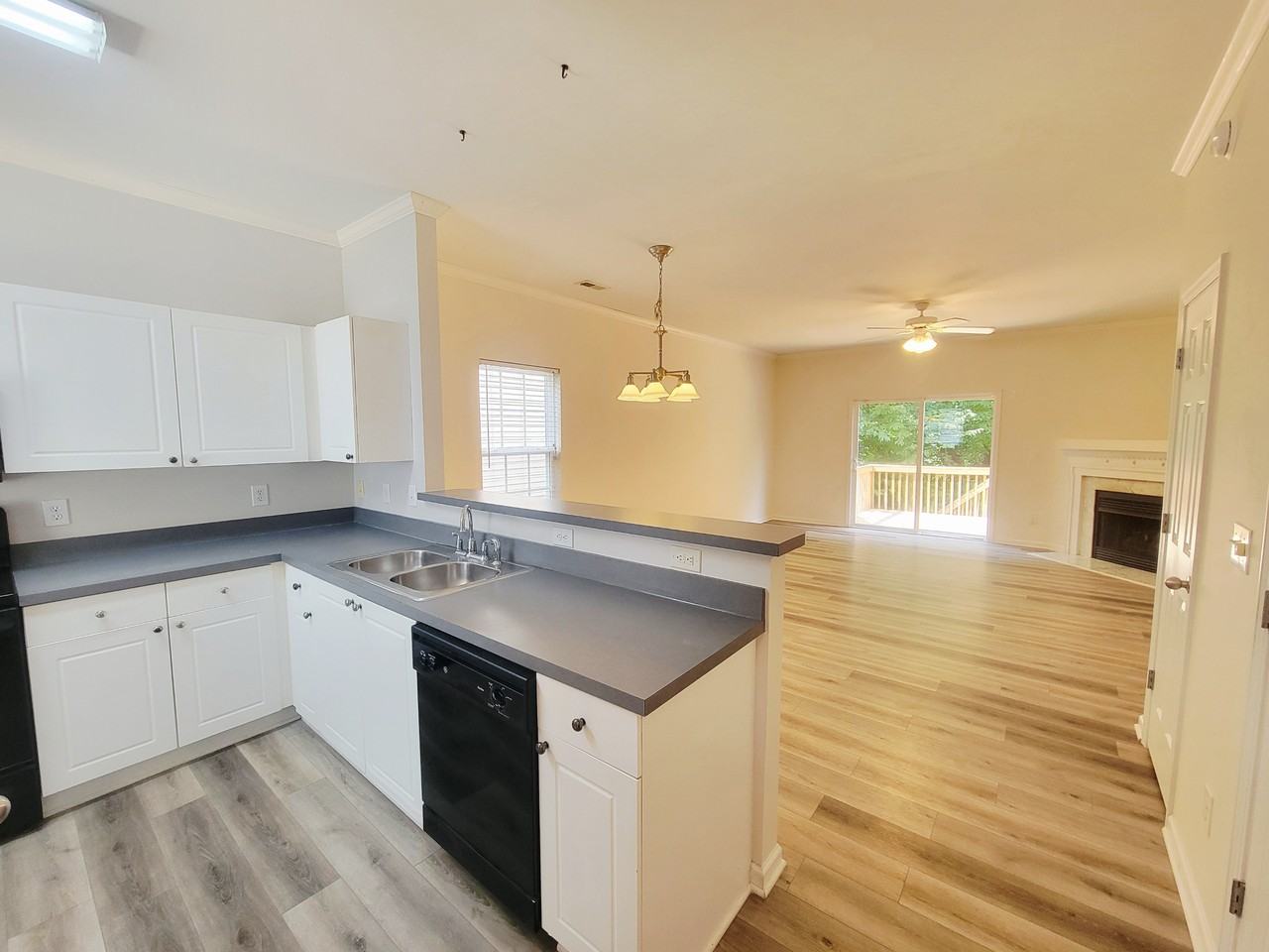 2405 Bay Harbor Dr - Photo 3 of 39