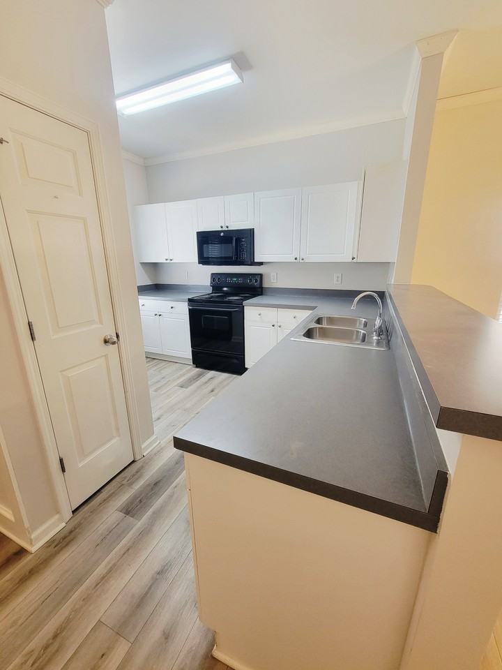 2405 Bay Harbor Dr - Photo 4 of 39