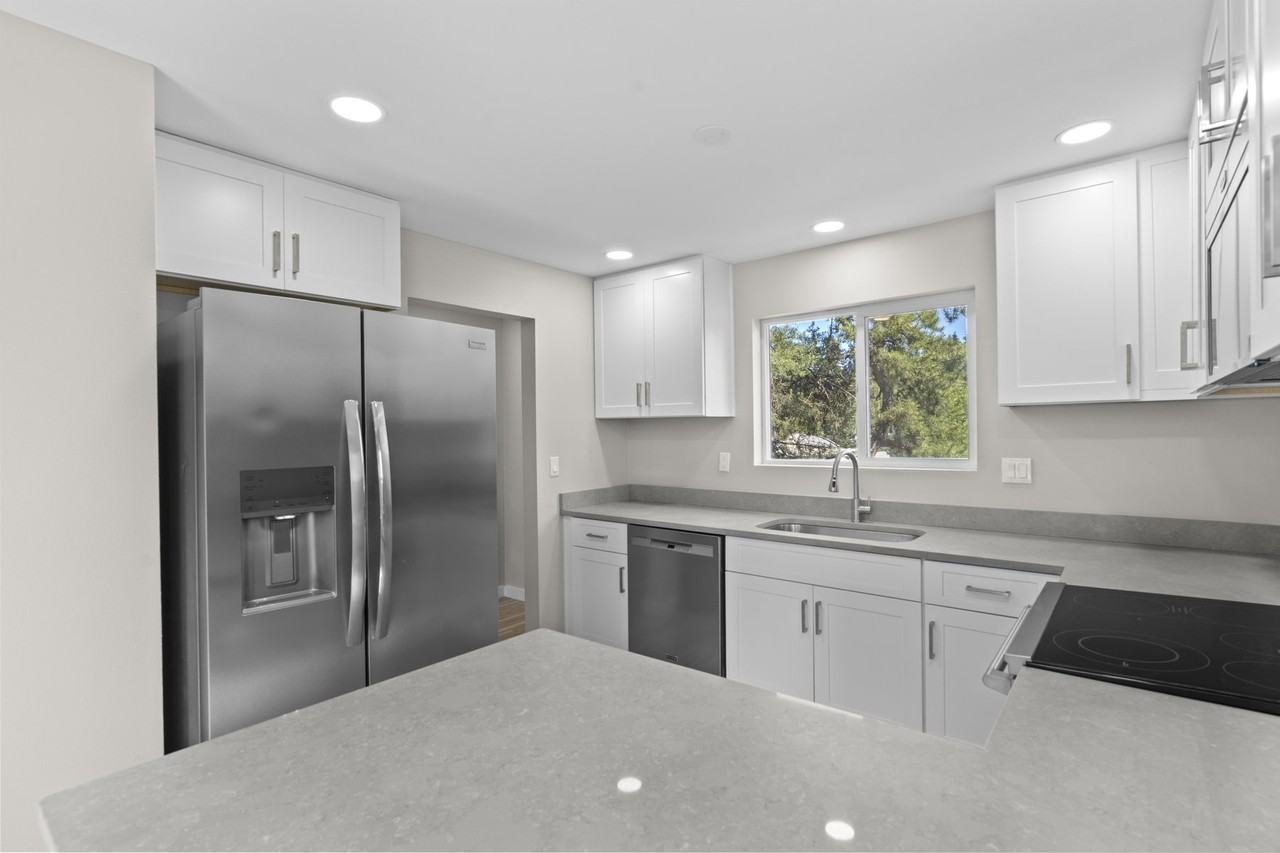 14204 Lake Hills Blvd #H - Photo 4 of 13