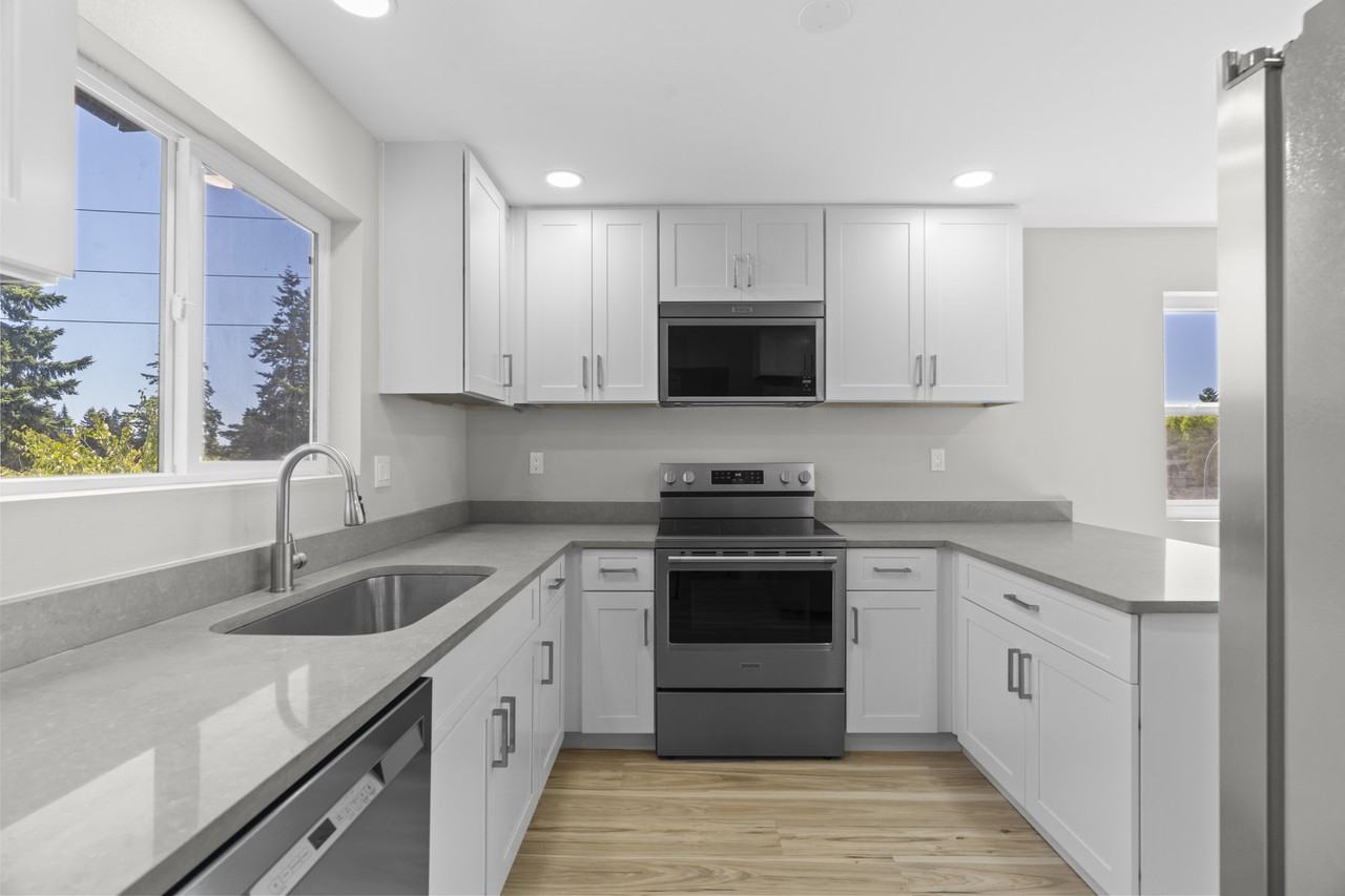 14204 Lake Hills Blvd #H - Photo 5 of 13