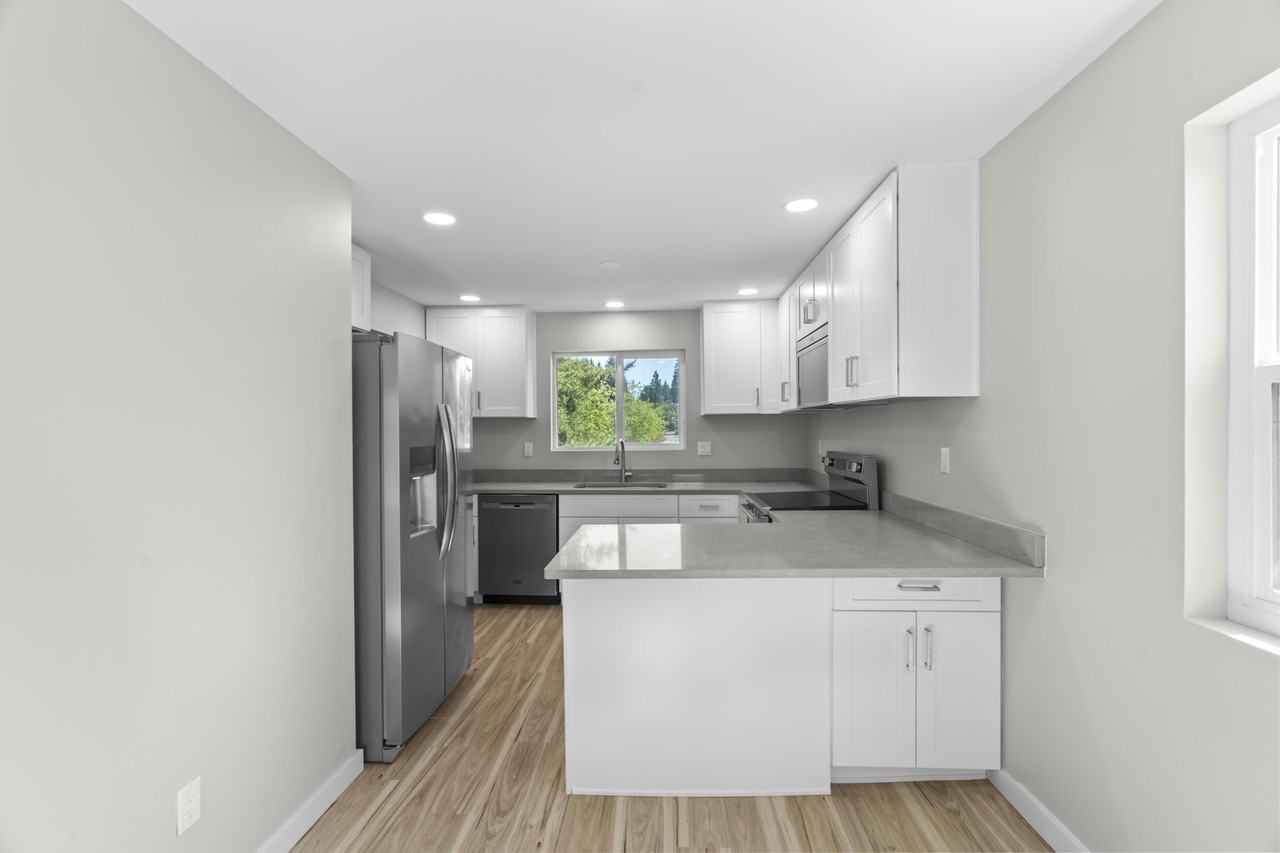 14204 Lake Hills Blvd #H - Photo 6 of 13