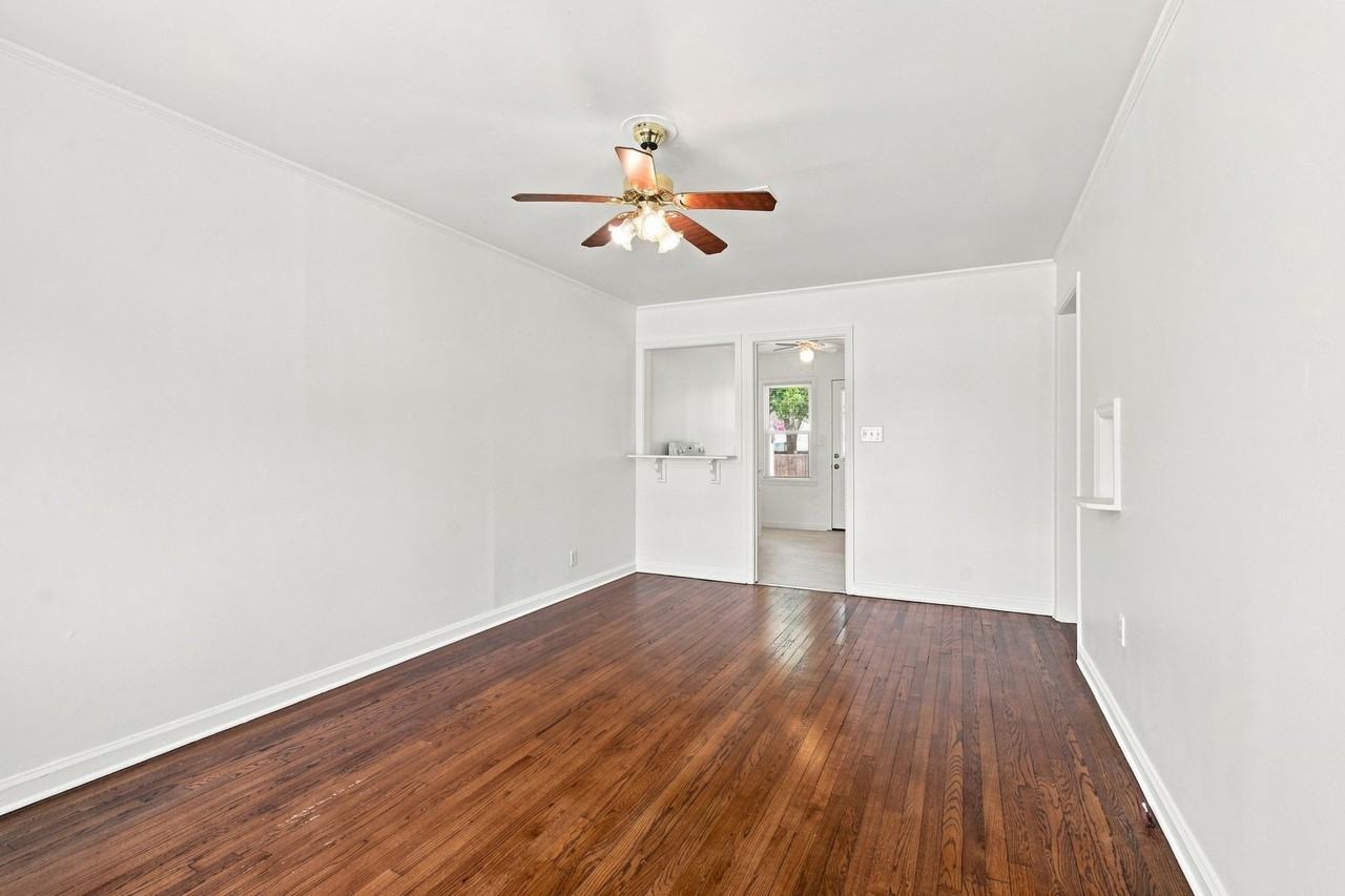 931 E 37th Pl - Photo 3 of 22