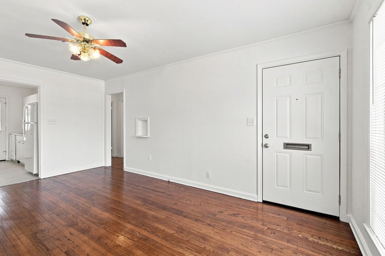 931 E 37th Pl - Photo 4 of 22