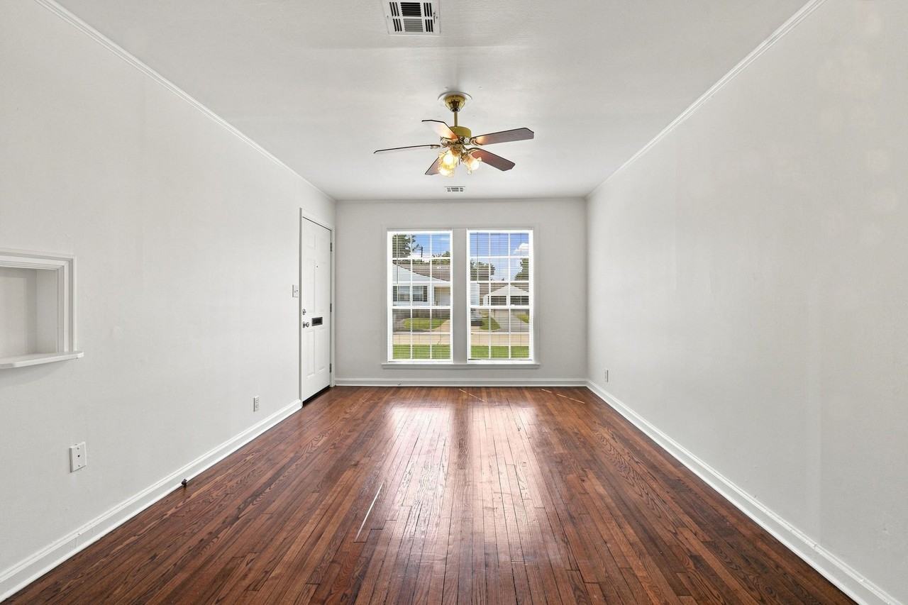 931 E 37th Pl - Photo 5 of 22