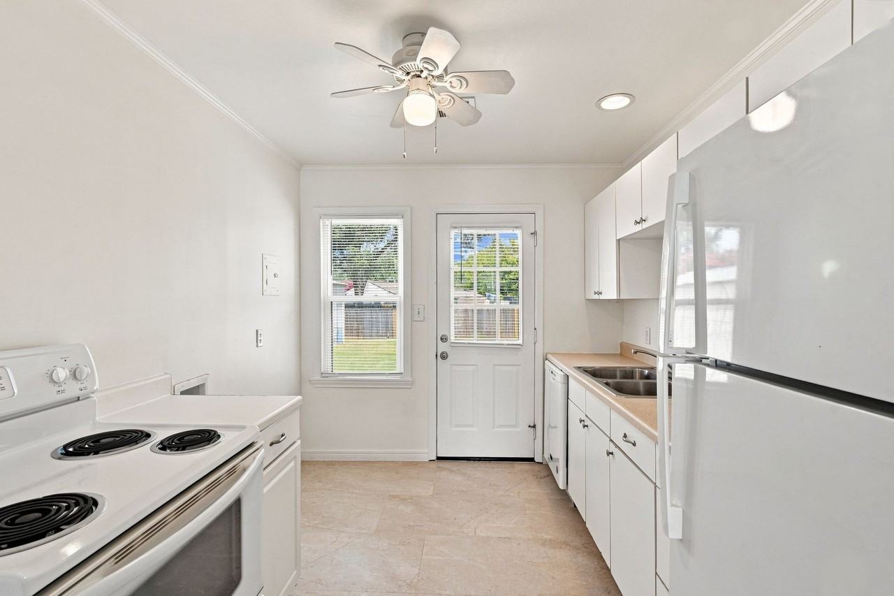 931 E 37th Pl - Photo 7 of 22