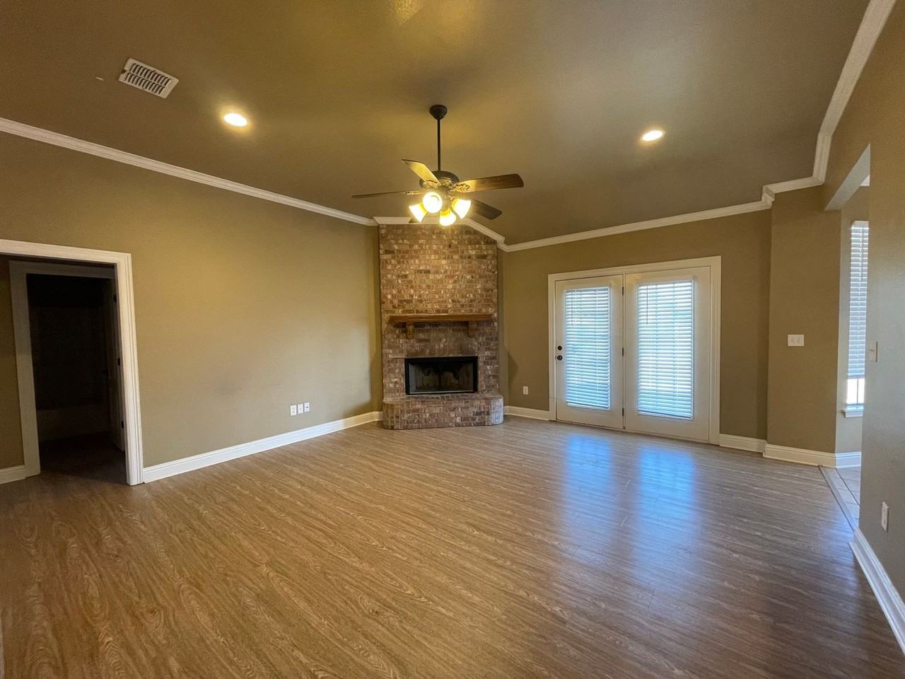 4005 Elizabeth Ln - Photo 4 of 16
