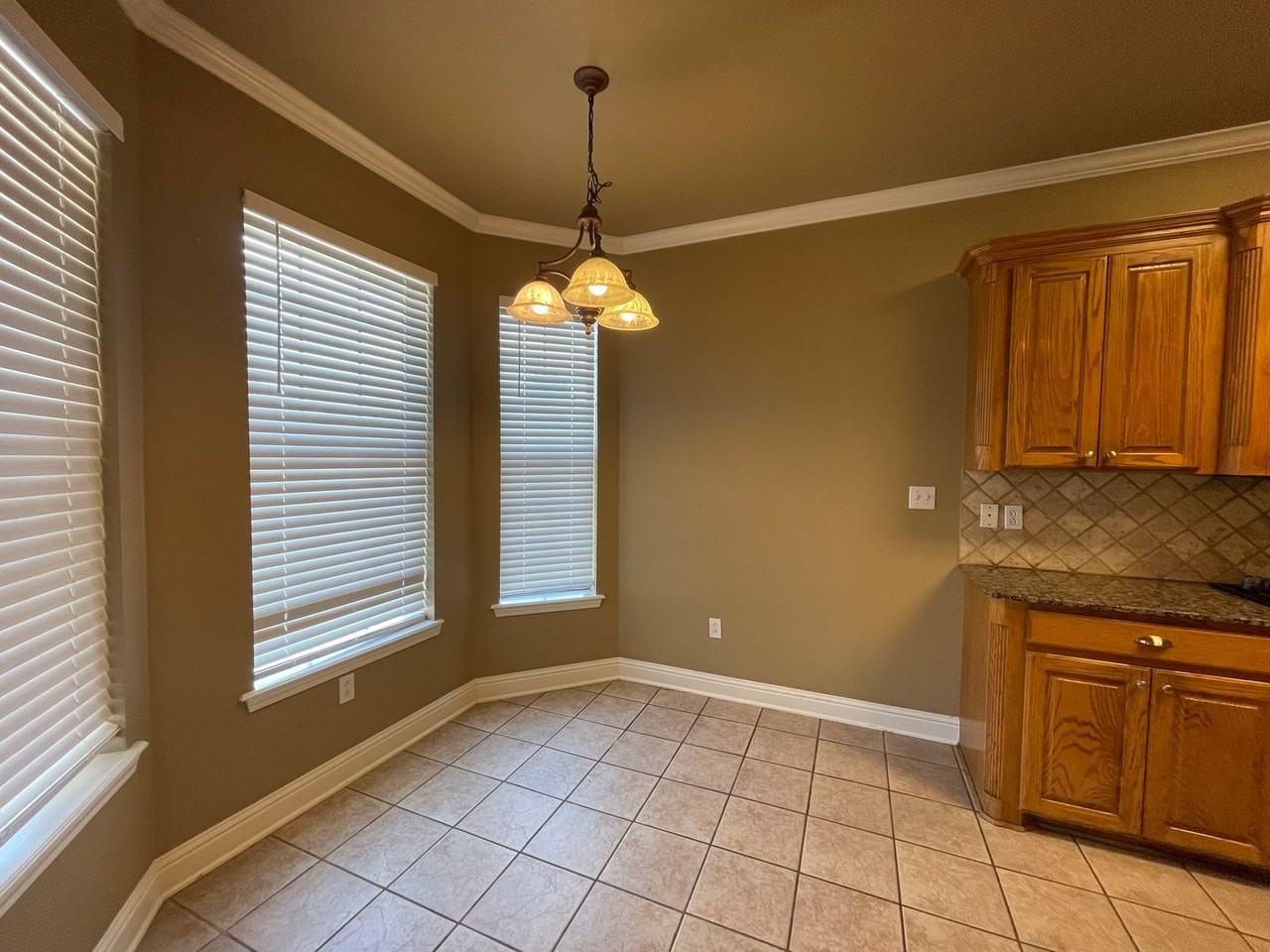 4005 Elizabeth Ln - Photo 6 of 16