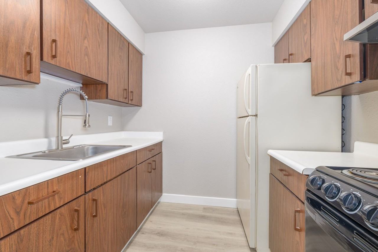 1105 Rock Ave - Photo 2 of 30