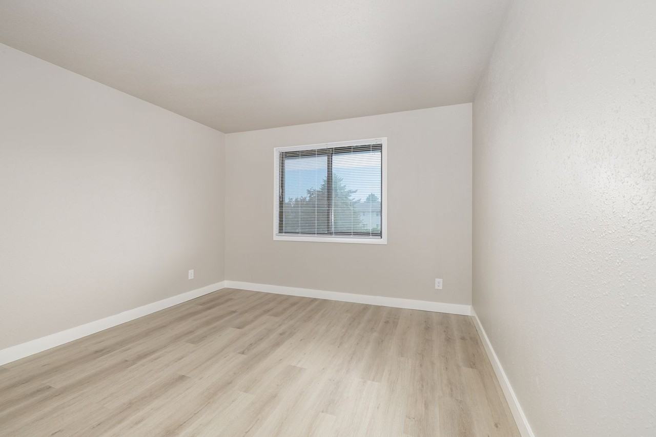 1105 Rock Ave - Photo 3 of 30