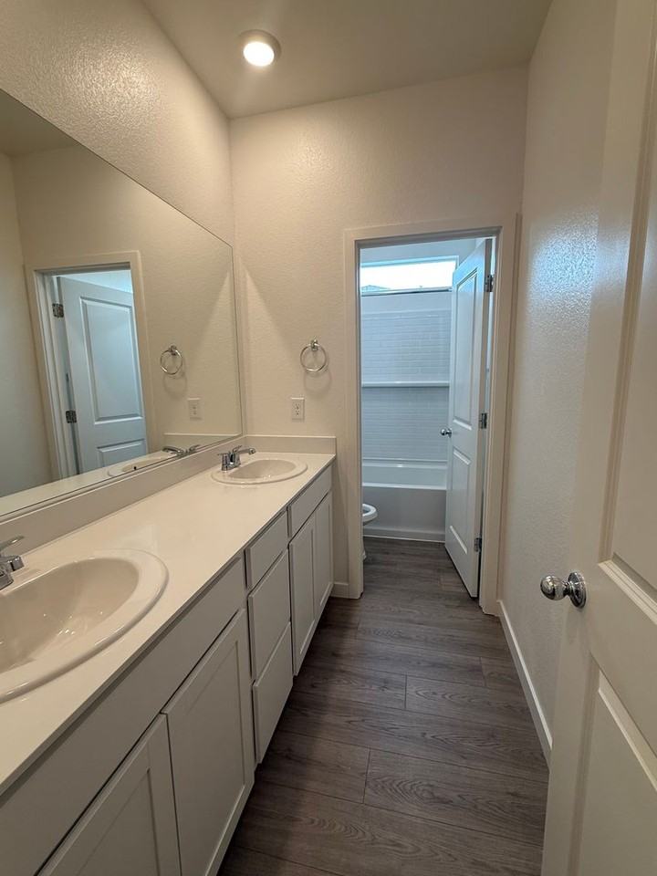 832 Villa St - Photo 5 of 15