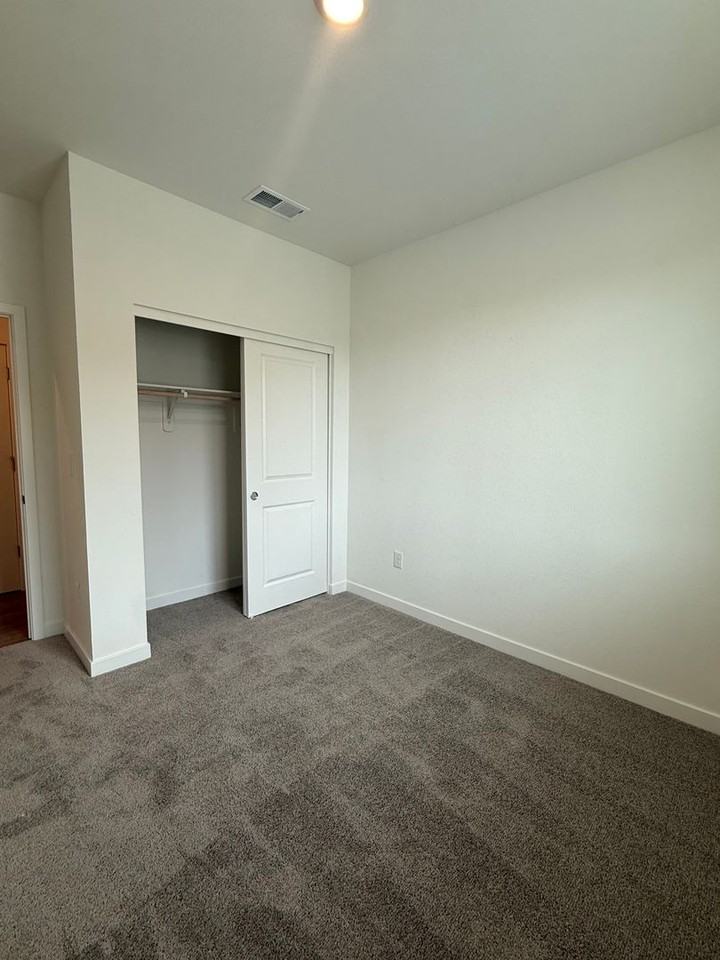 832 Villa St - Photo 6 of 15