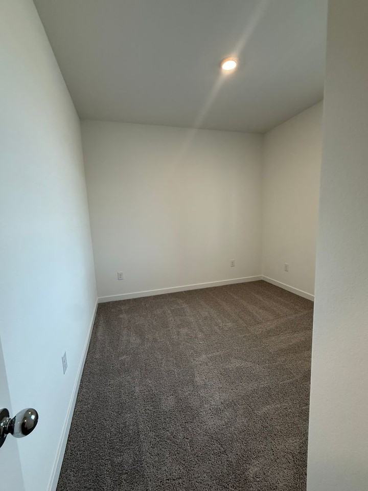 832 Villa St - Photo 7 of 15