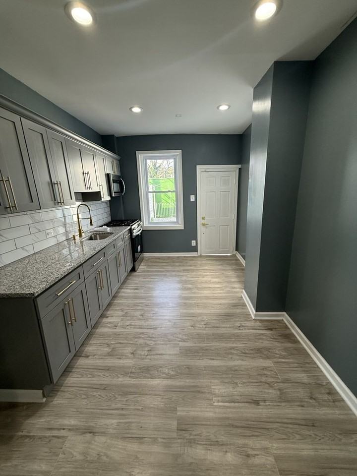 211 Spruce St - Photo 7 of 26