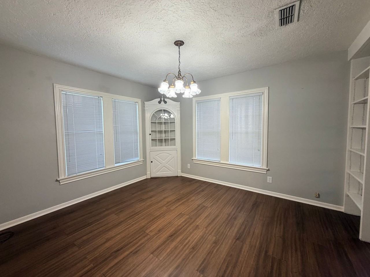 3002 N Main St - Photo 2 of 7