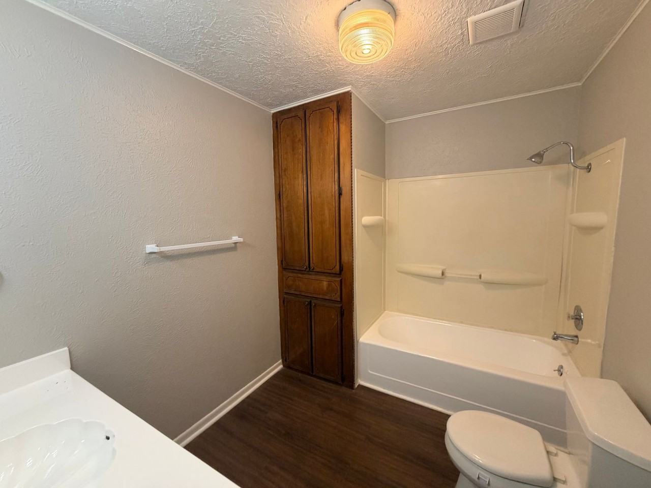 3002 N Main St - Photo 5 of 7