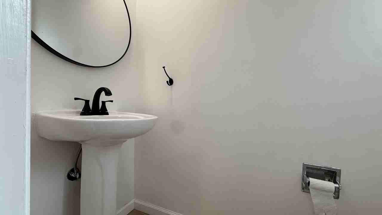 398 Lynn Ave - Photo 4 of 26