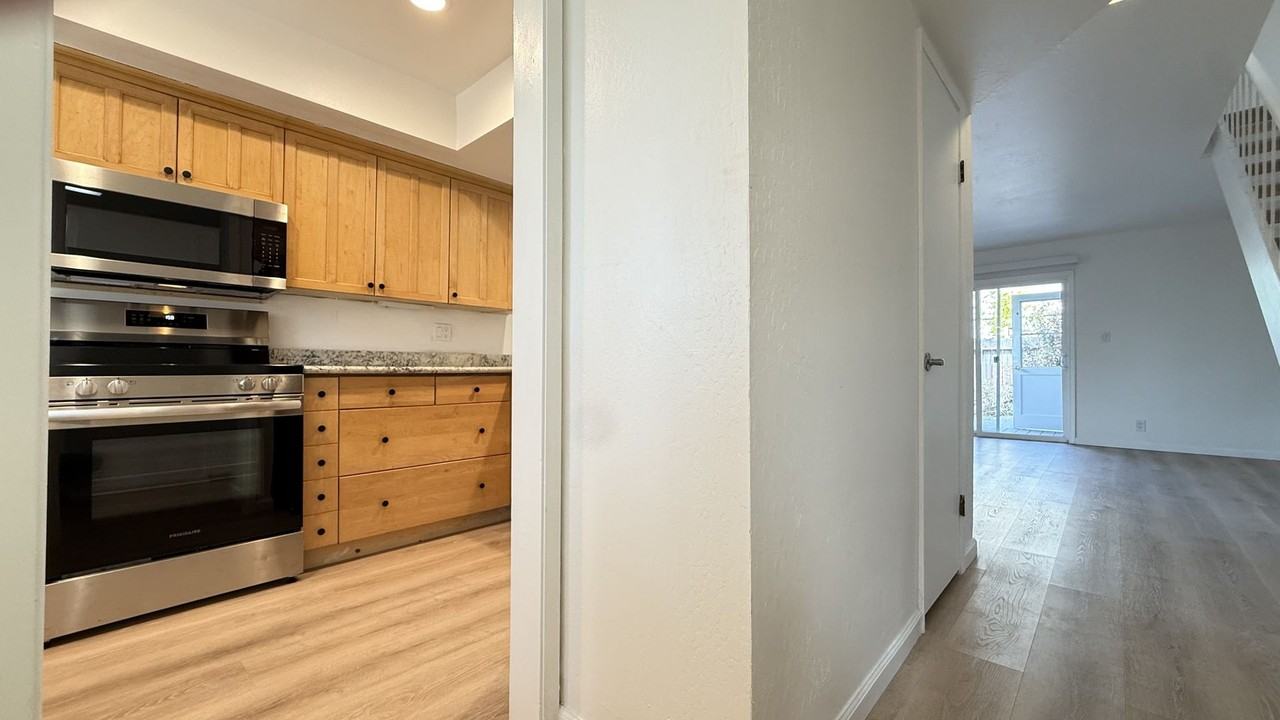 398 Lynn Ave - Photo 5 of 26