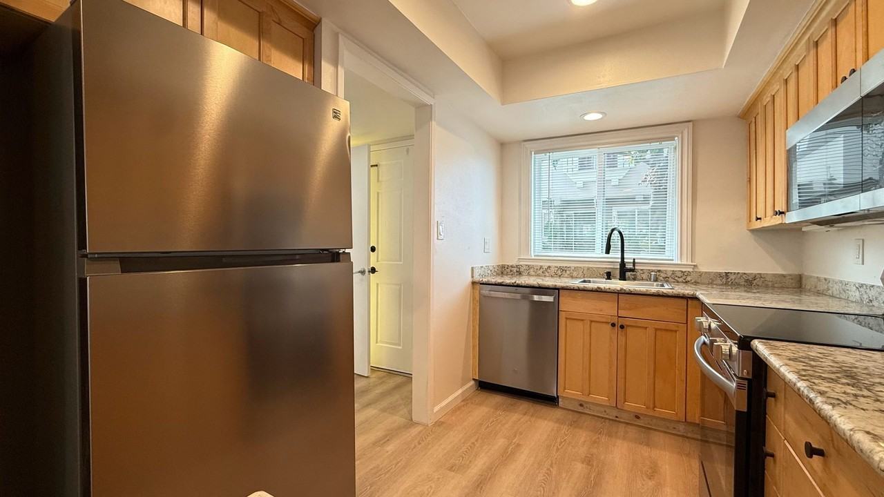 398 Lynn Ave - Photo 6 of 26