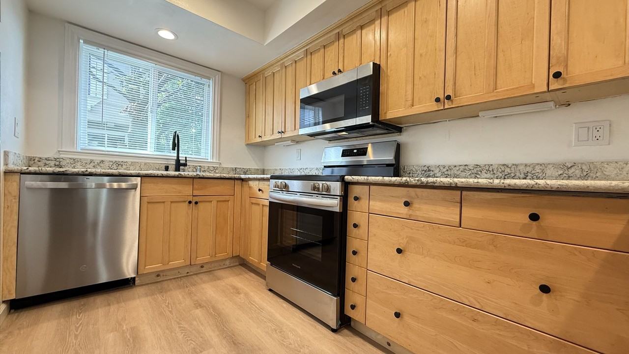 398 Lynn Ave - Photo 7 of 26