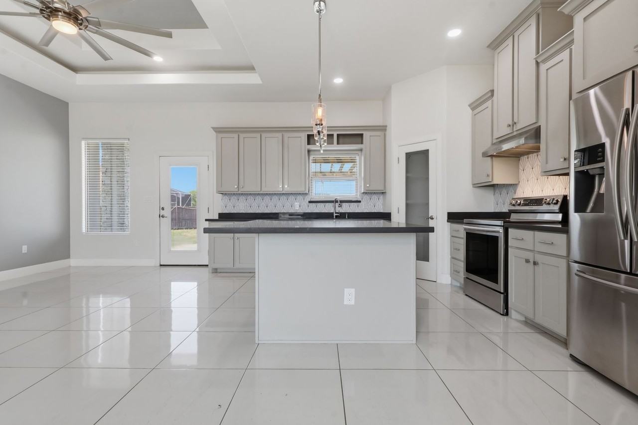 16584 Barnes Ct - Photo 6 of 24