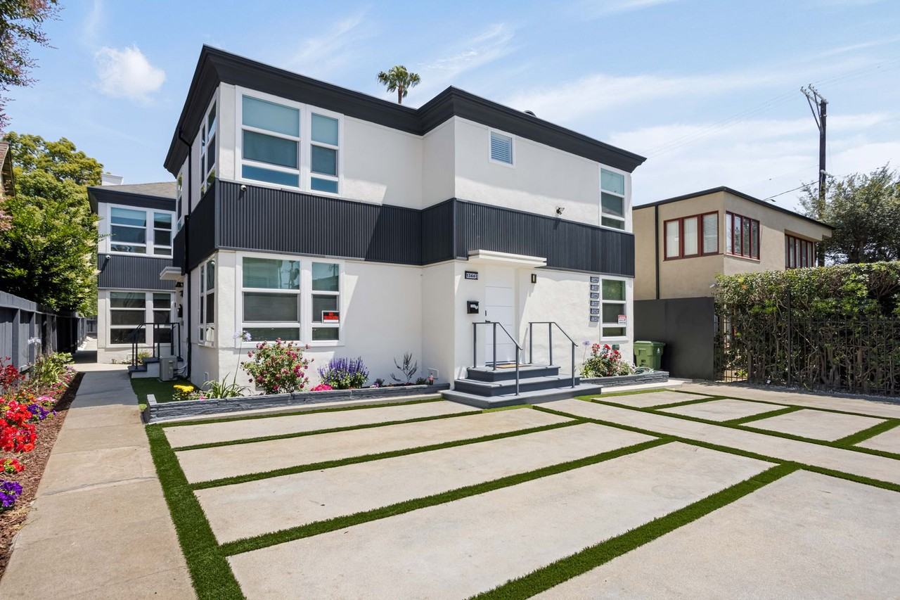 Beautifully Renovated Boutique Property in Prime Mid - Photo 2 of 6