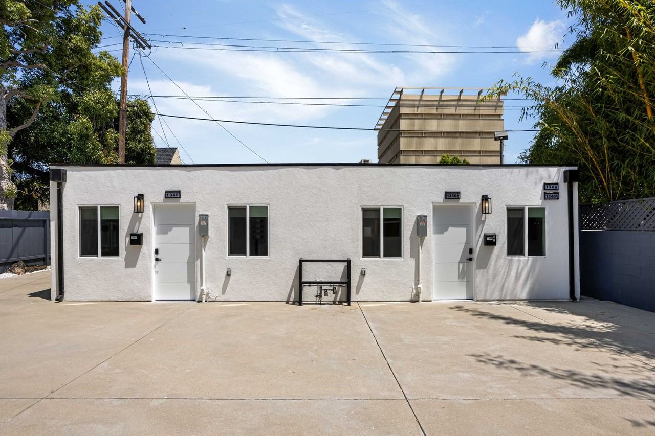 Beautifully Renovated Boutique Property in Prime Mid - Photo 5 of 6