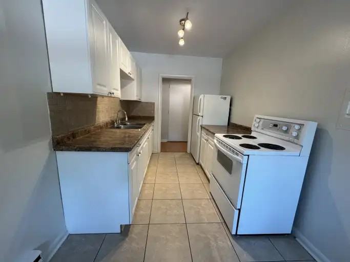 437 Martha St - Photo 2 of 7