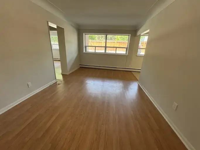 437 Martha St - Photo 3 of 7