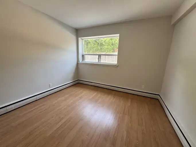 437 Martha St - Photo 4 of 7