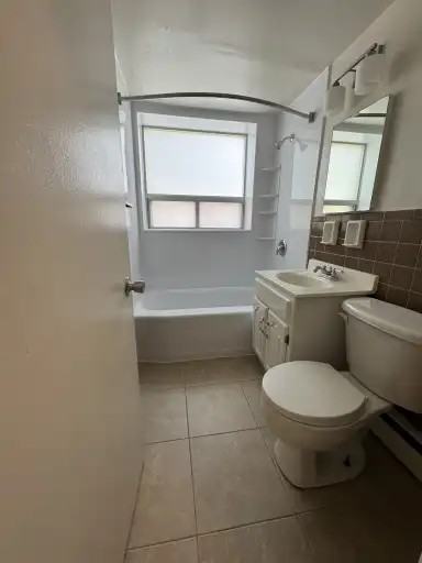 437 Martha St - Photo 6 of 7