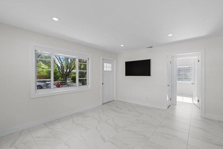 426 48th Street - Photo 6 of 8
