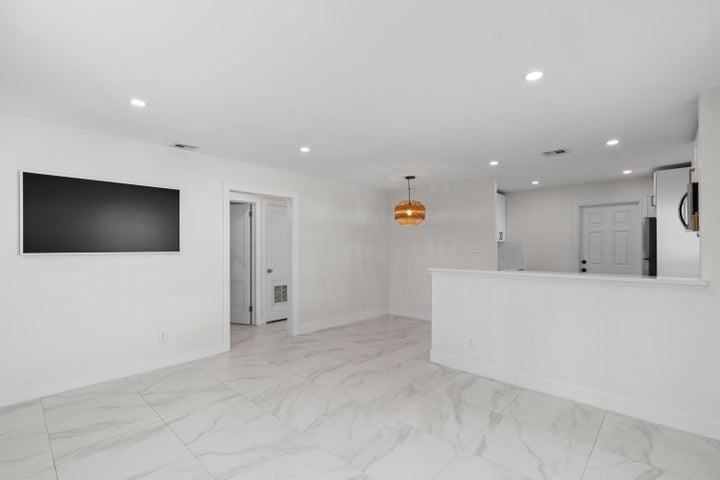 426 48th Street - Photo 3 of 8