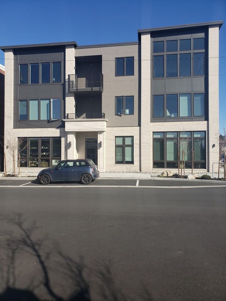 1305 Larrabee Ave #101 - Photo 3 of 14