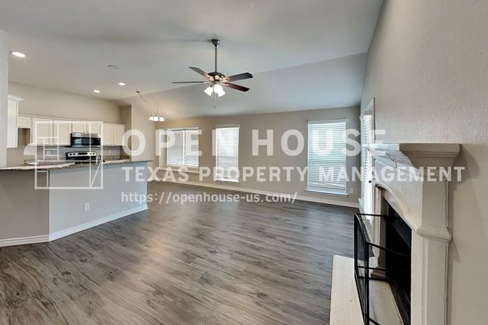 14104 Silkwood Dr - Photo 4 of 35